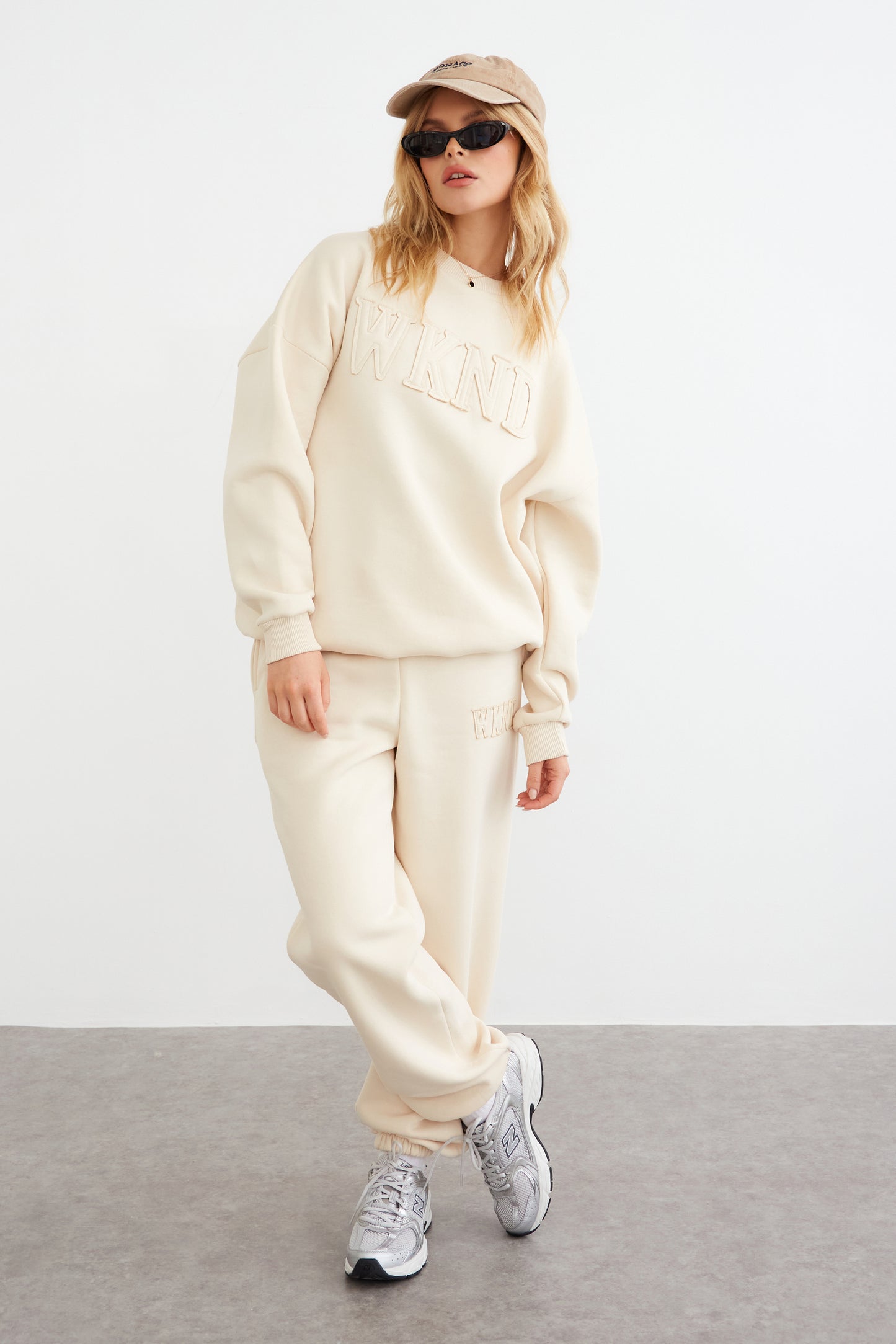 WKND APPLIQUE OVERSIZED JOGGER