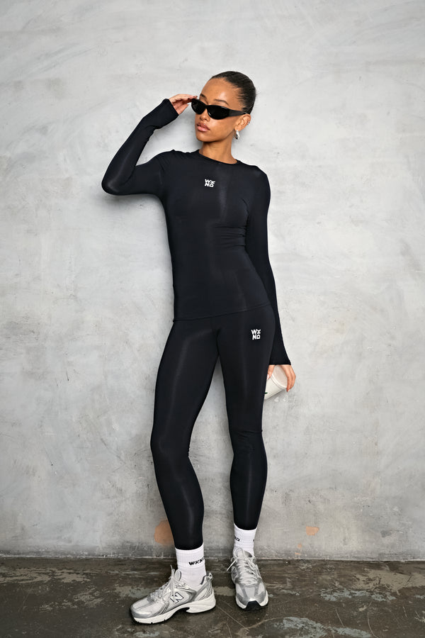 WKND BRANDED LONG SLEEVE ACTIVE TOP