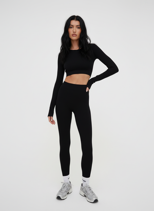 SEAMLESS RIB SCULPT ROUND NECK CROP TOP