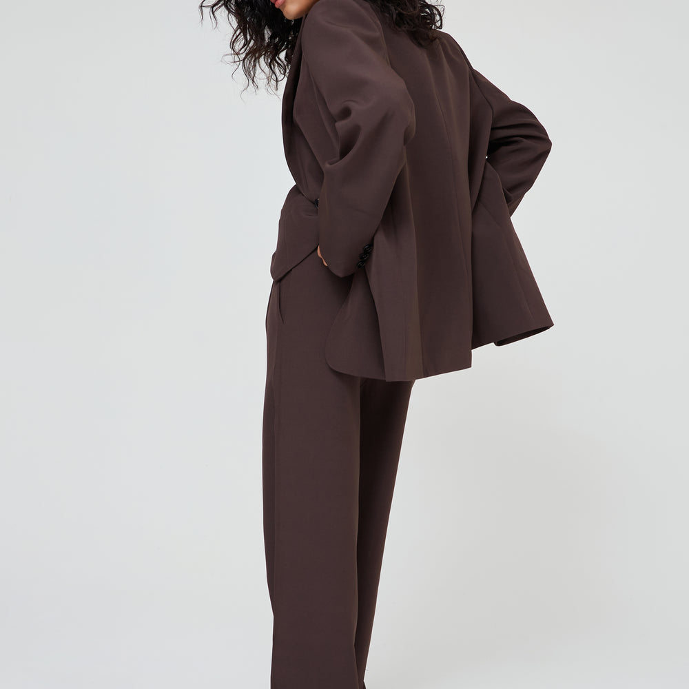 
                      
                        TAILORED WIDE LEG TROUSERS IN BURGANDY
                      
                    