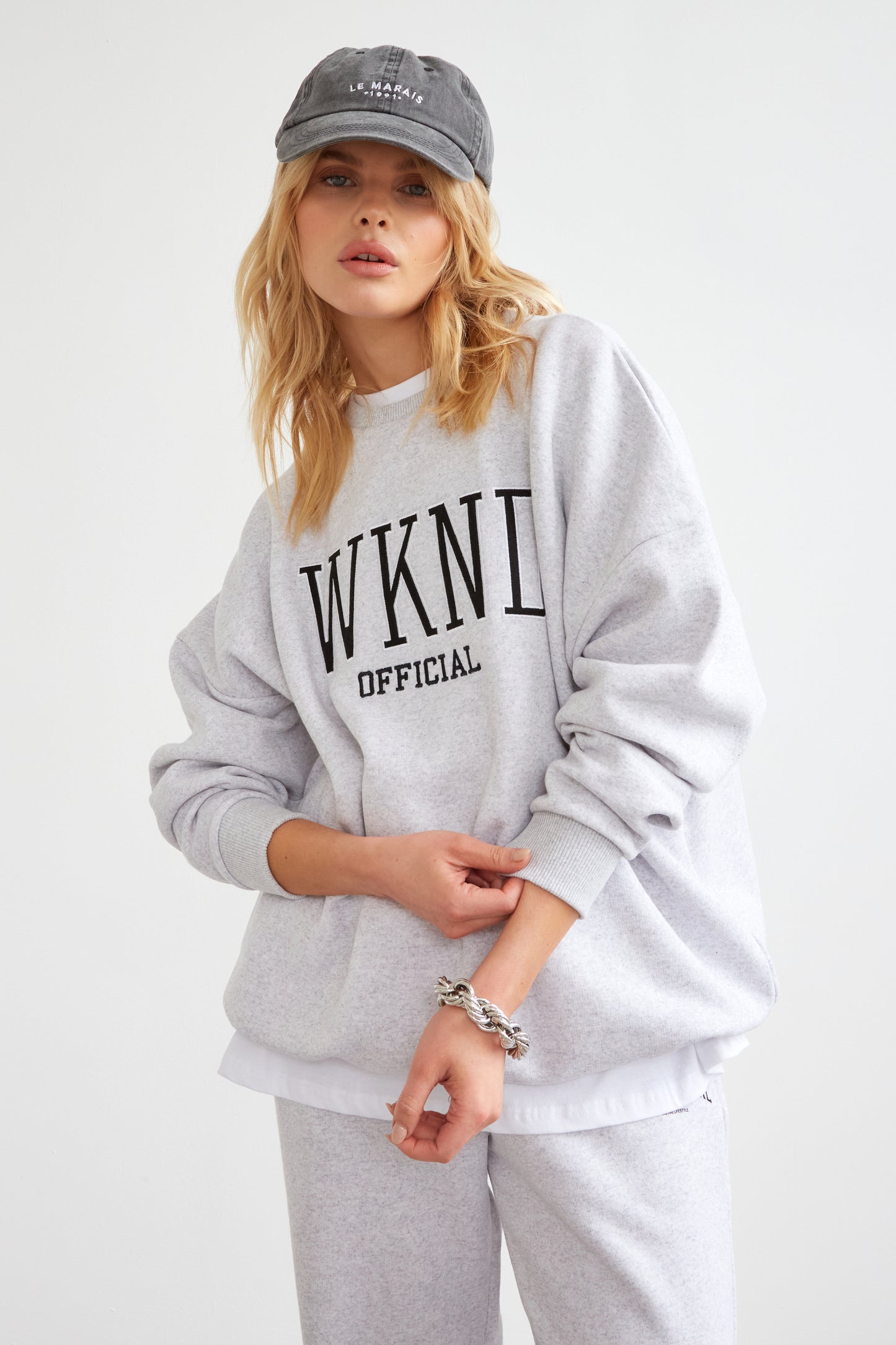 WKND EMBROIDERED OVERSIZED SWEAT