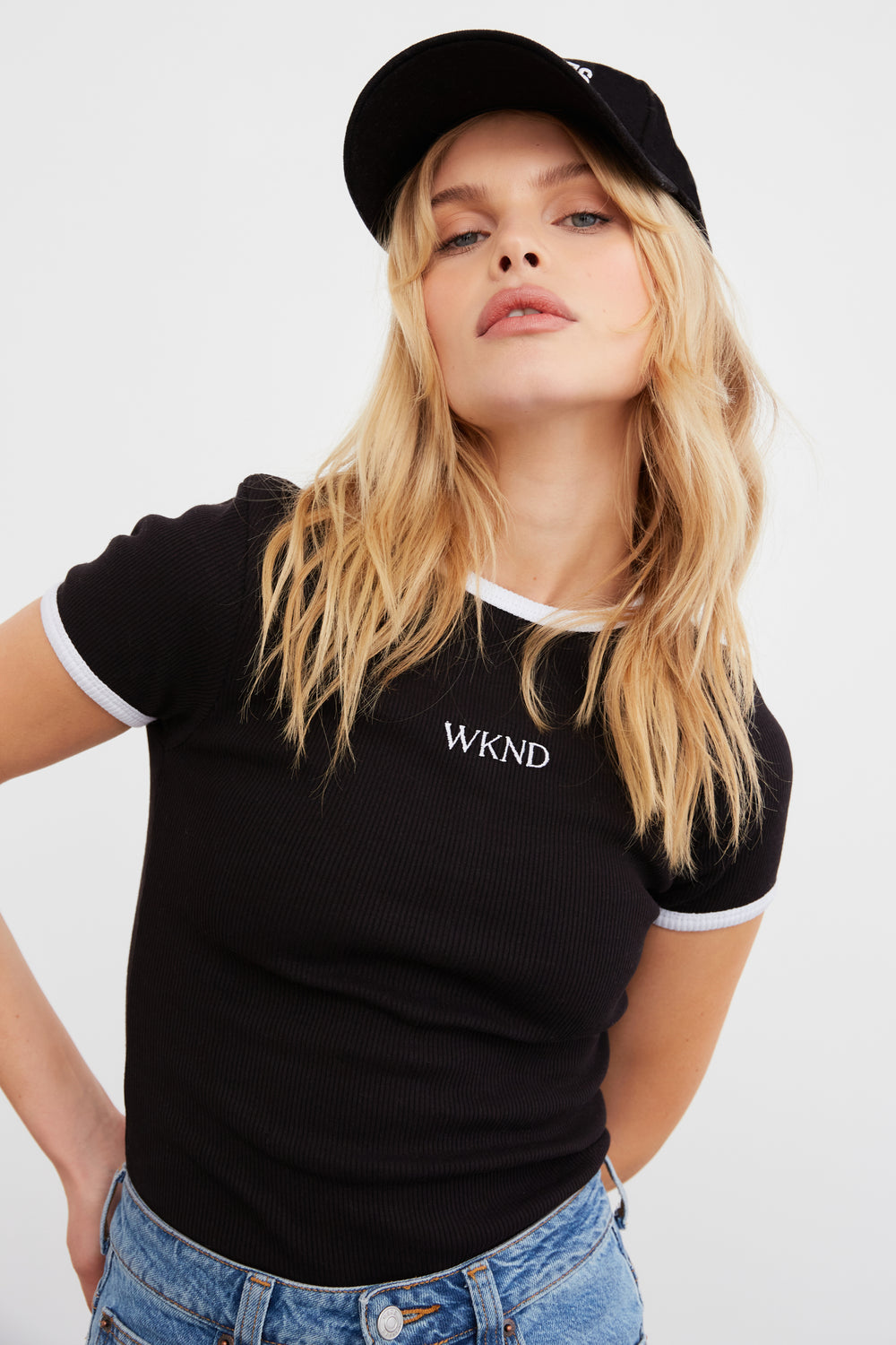 WKND EMBROIDERED RIB CONTRAST FITTED T-SHIRT