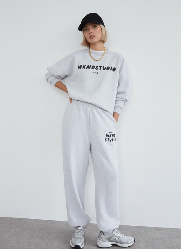 WKND STUDIO OVERSIZED SWEAT